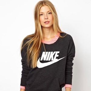 Black nike pullover